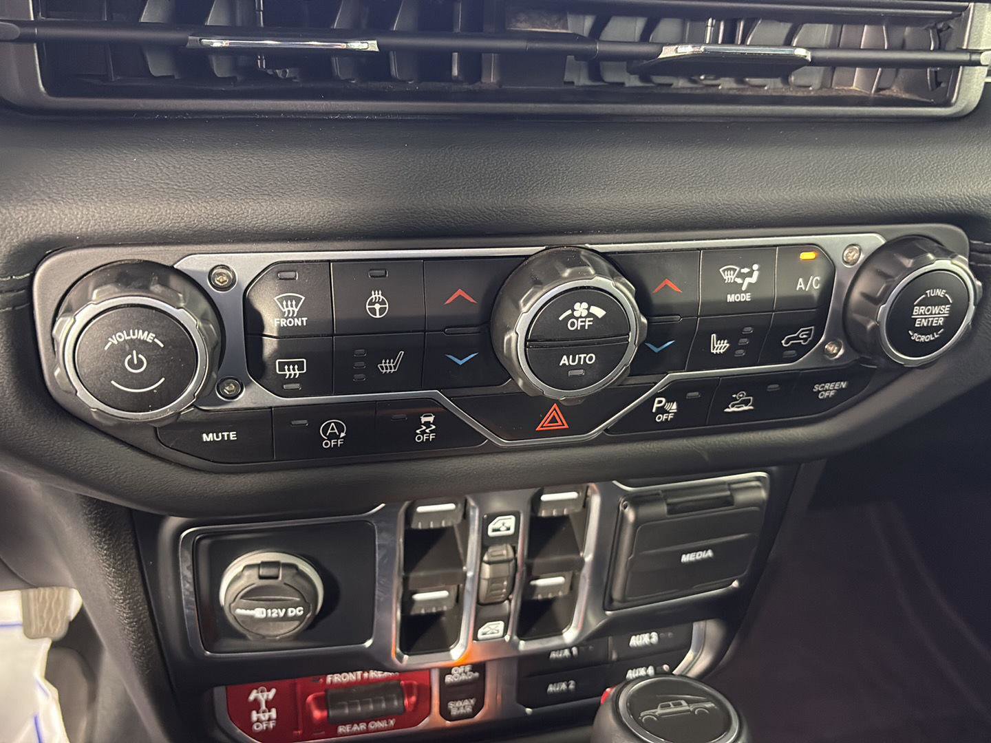 Used 2024 Jeep Gladiator Rubicon image 38