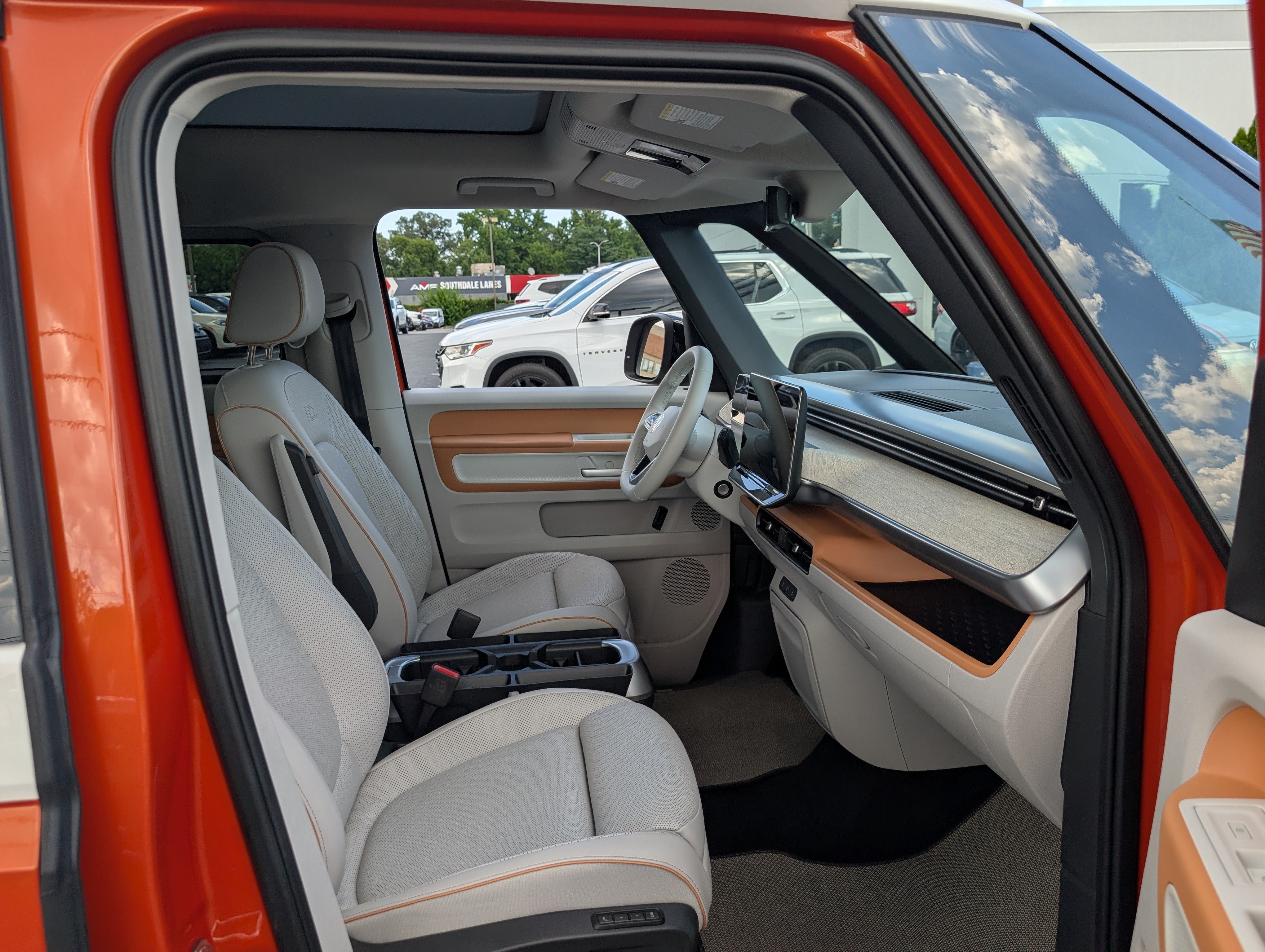 Used 2025 Volkswagen ID. Buzz Pro S Plus w/ Cupholders Package RWD image 11