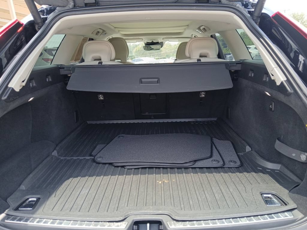 Used 2019 Volvo V90 T6 Cross Country w/ Advanced Package AWD/4WD image 16