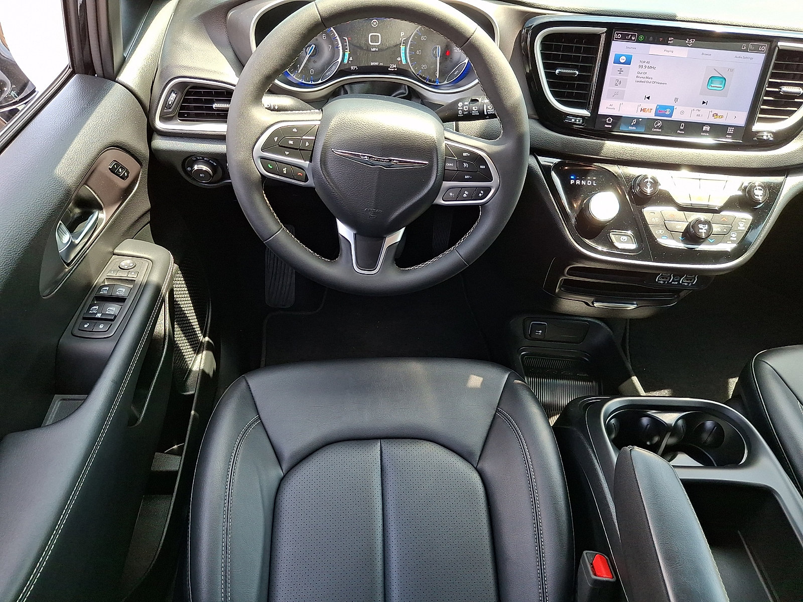 Used 2025 Chrysler Pacifica Select FWD image 24