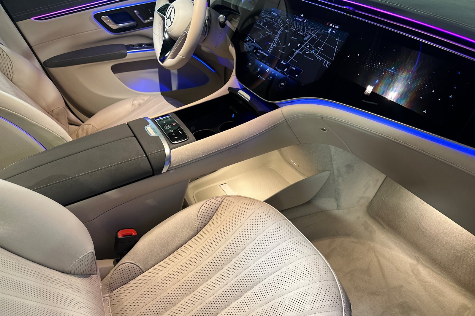 New 2026 Mercedes-Benz EQS 400 4MATIC SUV image 16
