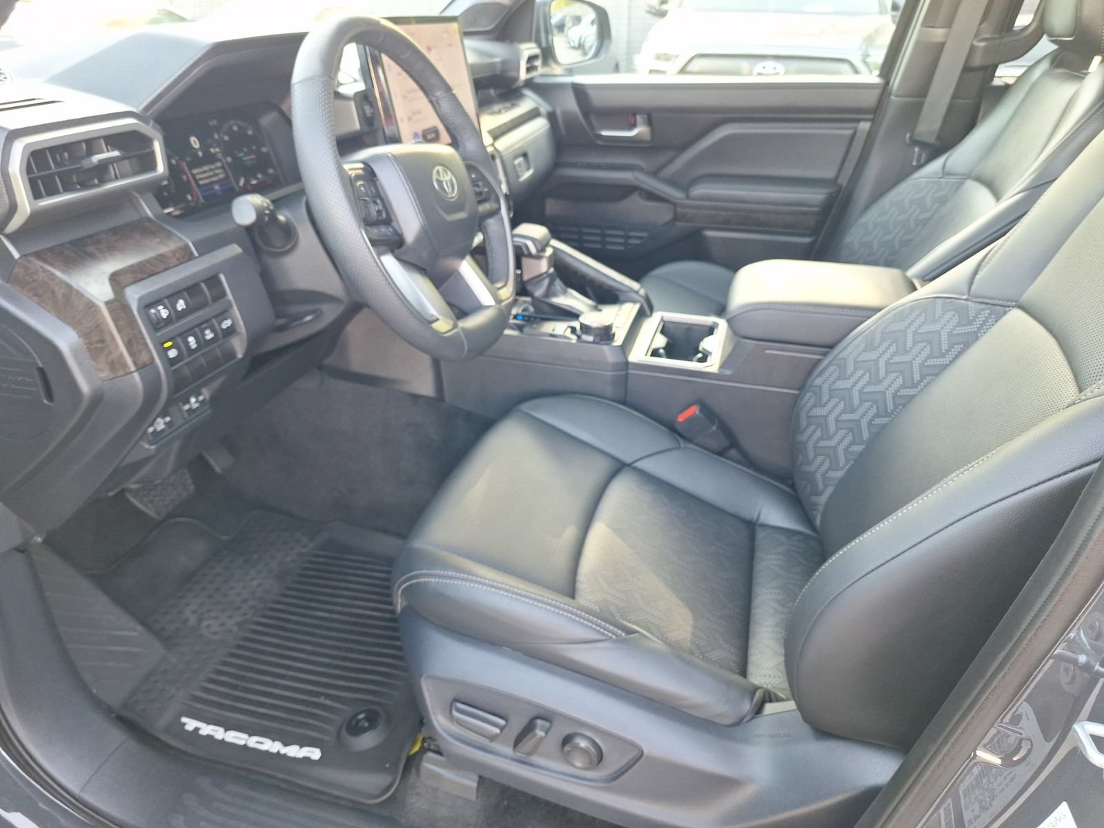 Used 2024 Toyota Tacoma Limited w/ Limited Package (LT) AWD/4WD image 14