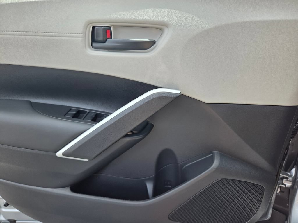 Used 2025 Toyota Corolla Cross L FWD image 19