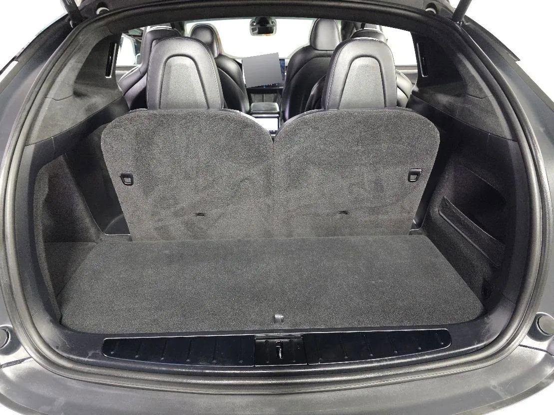 Used 2022 Tesla Model X image 11