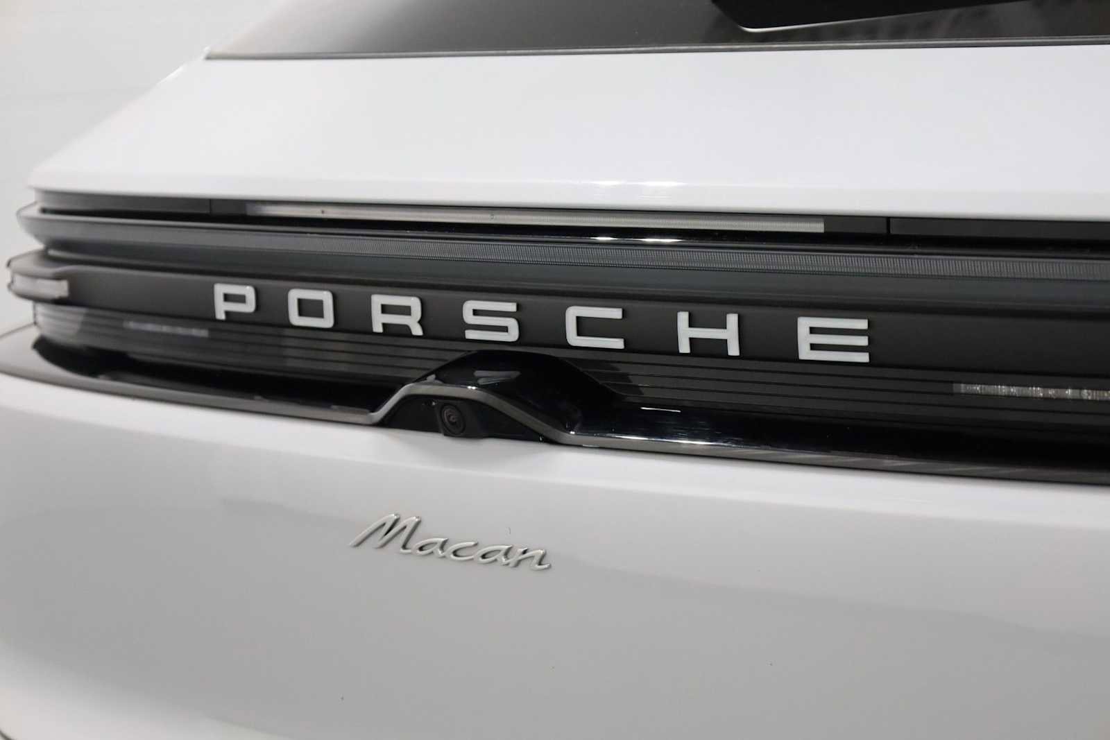 Certified 2025 Porsche Macan Electric image 8