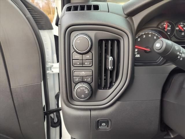 Used 2025 Chevrolet Silverado 1500 W/T w/ Trailering Package AWD/4WD image 10
