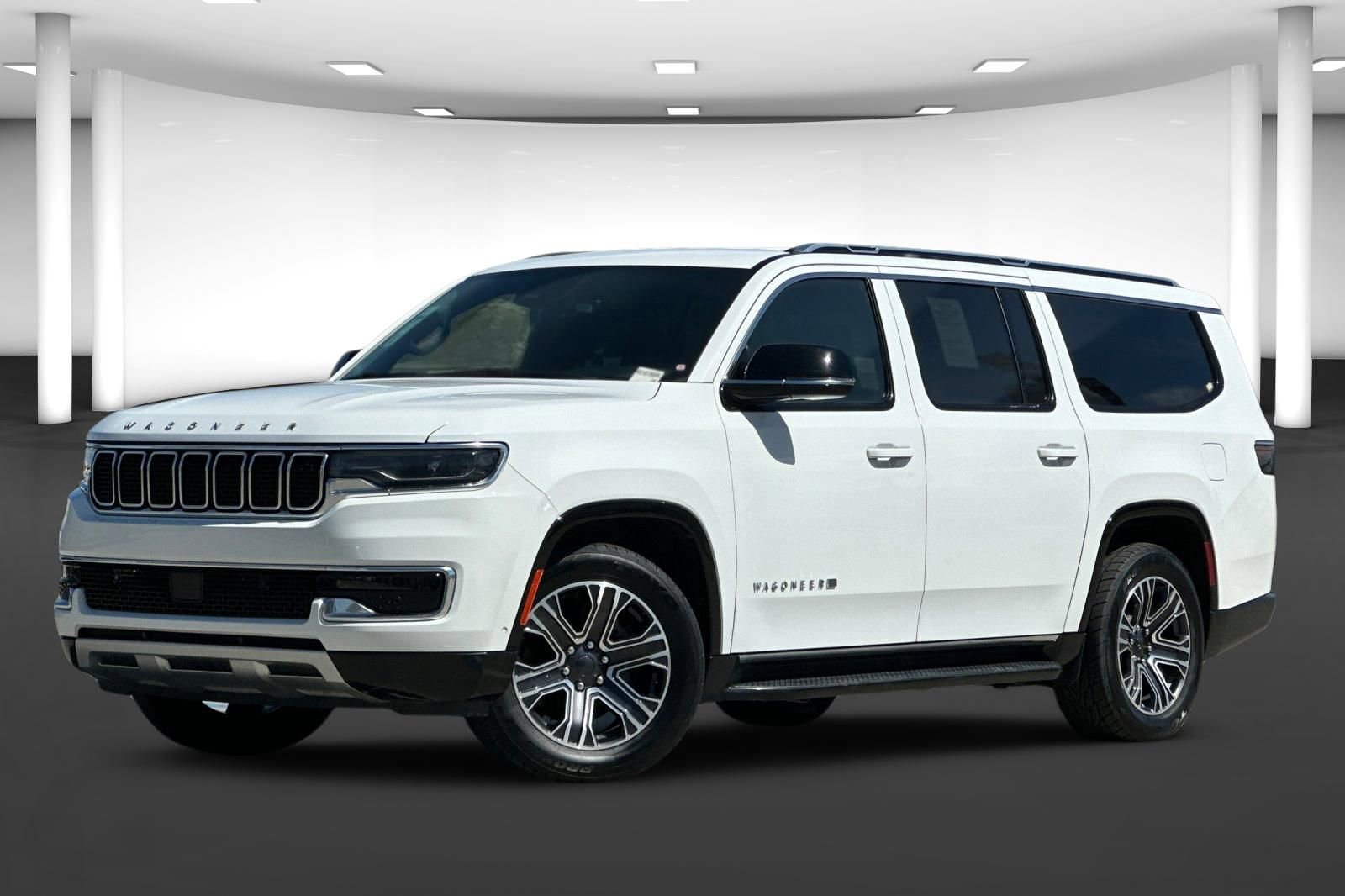 Used 2024 Jeep Wagoneer L Series II w/ Flexible Seating Group AWD/4WD image 2