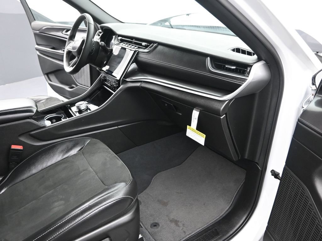 Used 2023 Jeep Grand Cherokee L Laredo image 18