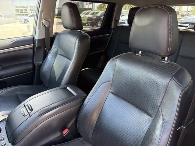Used 2019 Toyota Highlander Limited image 10