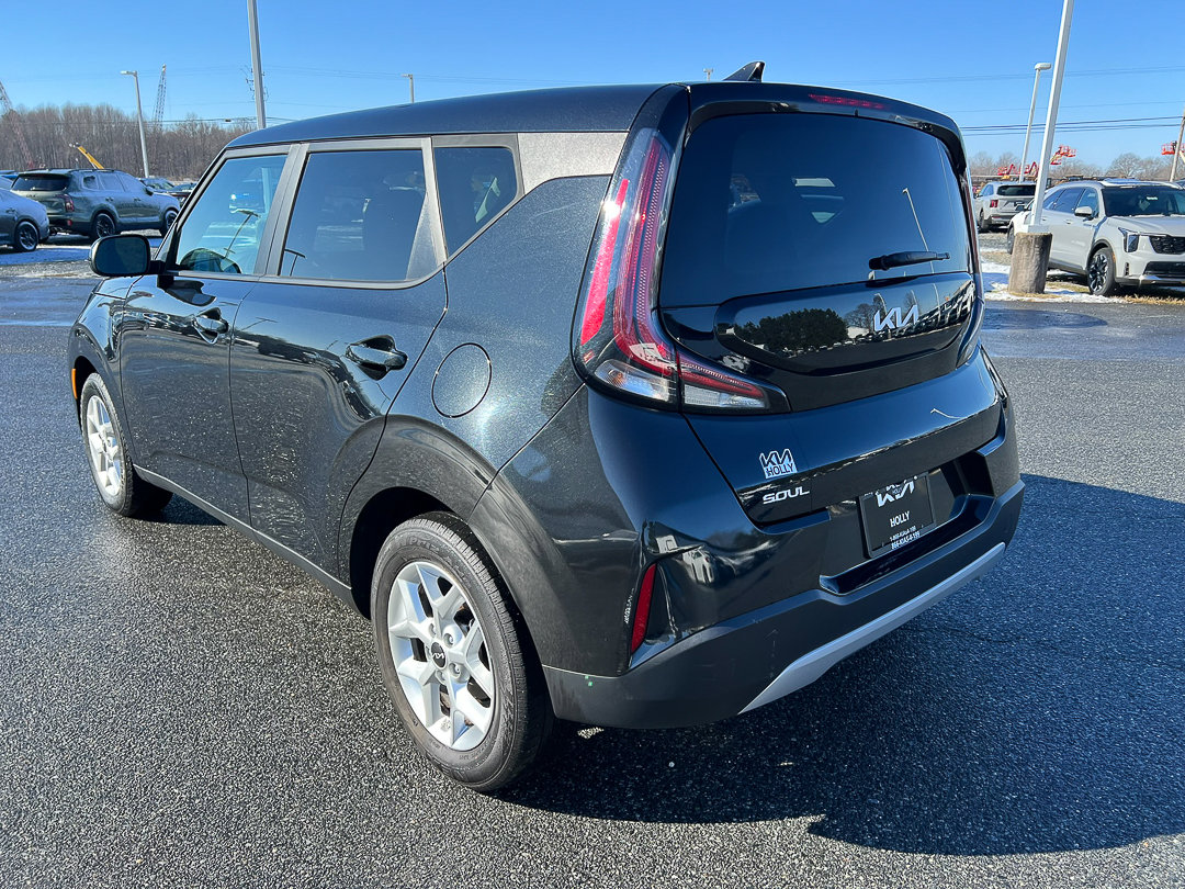 Used 2024 Kia Soul LX w/ Option Group 015 image 3