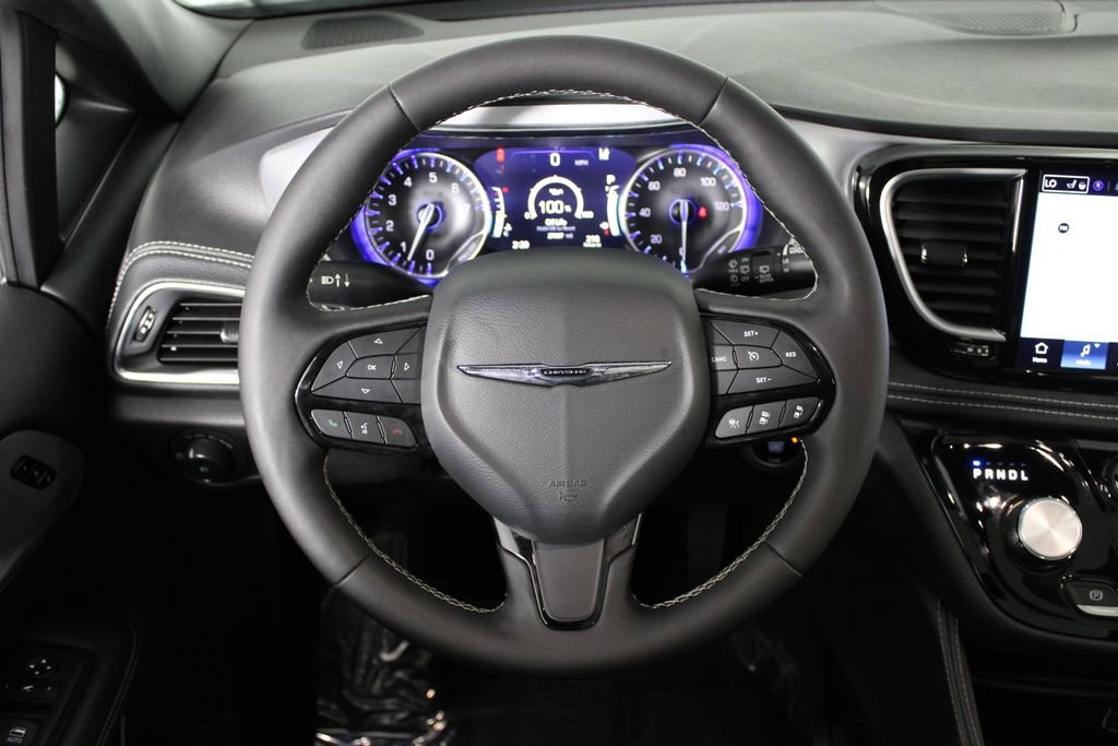 Used 2025 Chrysler Pacifica Limited image 20