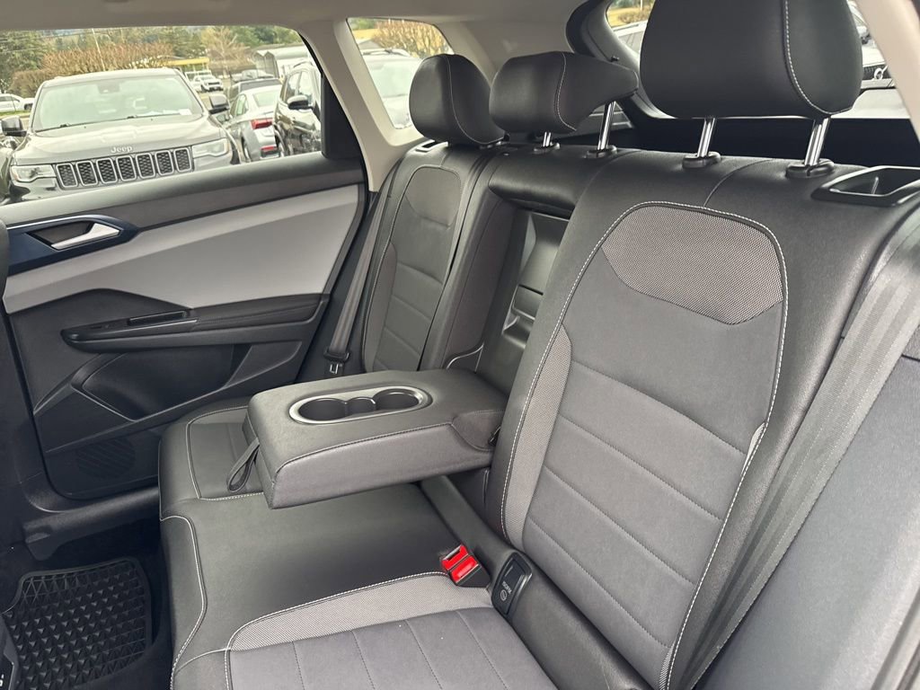 Used 2024 Volkswagen Taos SE image 25