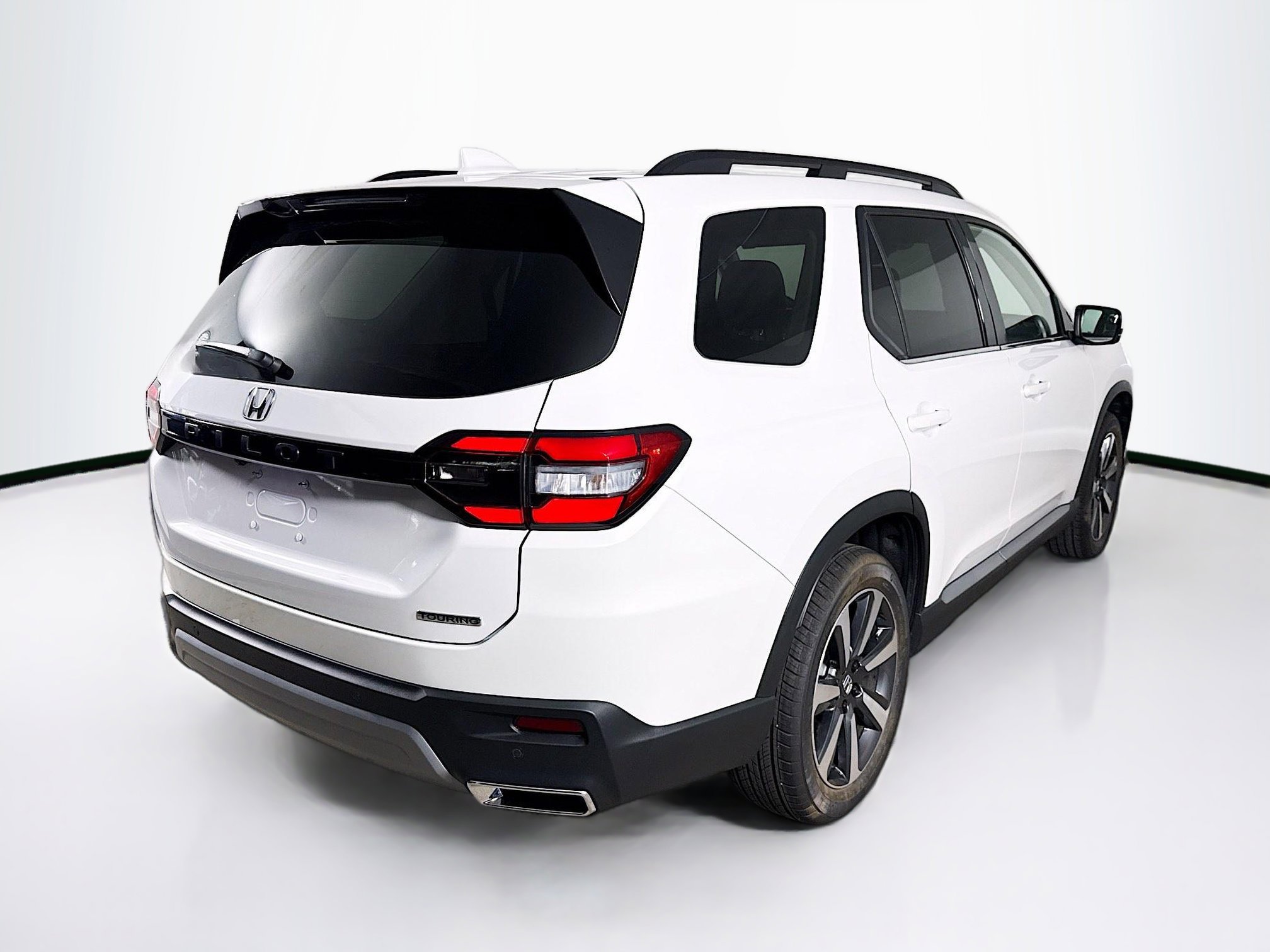 Certified 2025 Honda Pilot Touring image 34