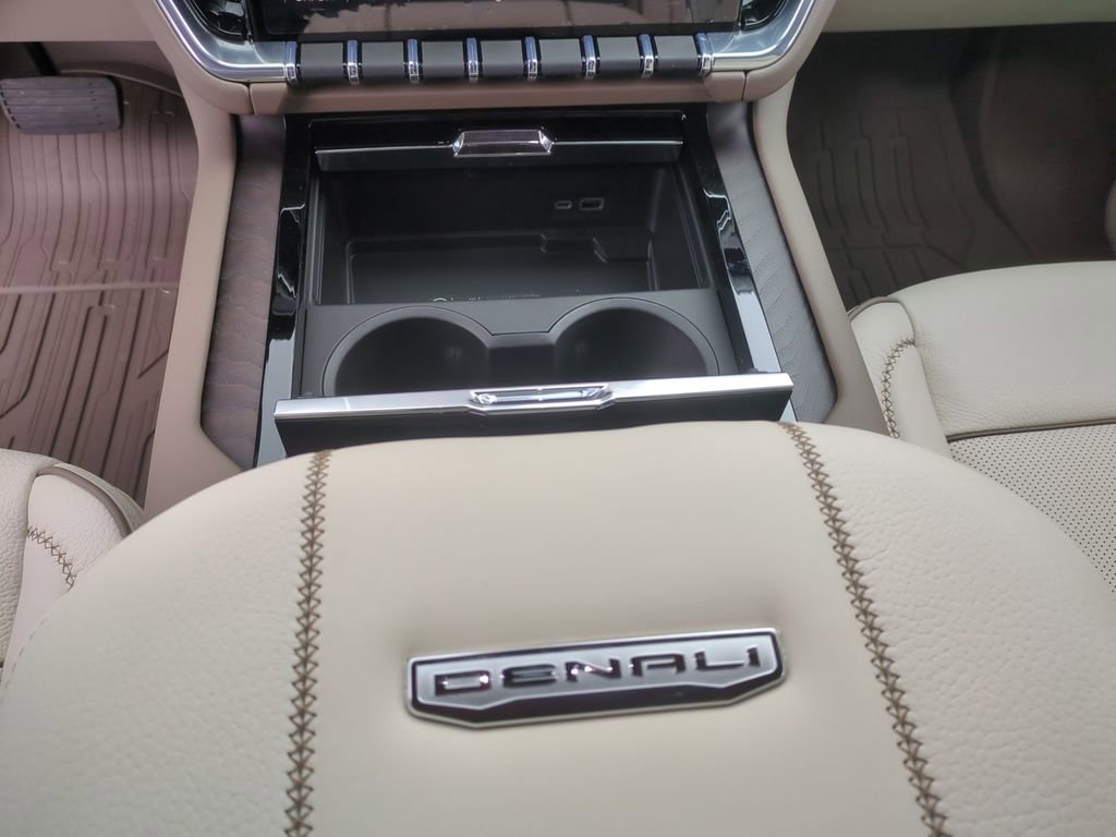 New 2026 GMC Yukon XL Denali w/ Denali Reserve Package image 13