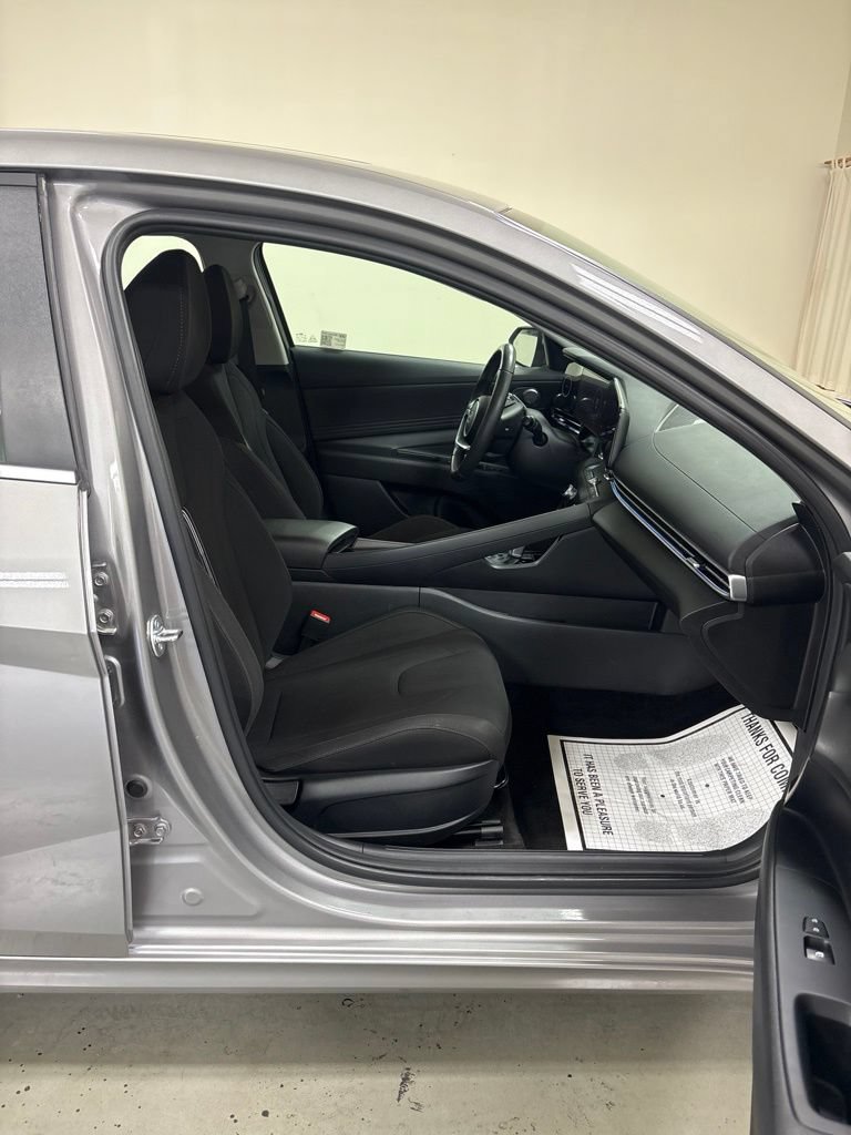 Used 2025 Hyundai Elantra SEL FWD image 21