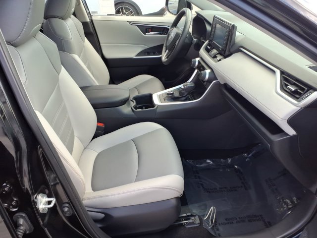 Used 2022 Toyota RAV4 XLE Premium AWD/4WD image 16