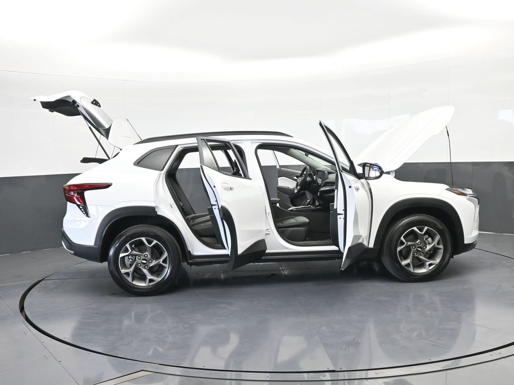 Used 2025 Chevrolet Trax LT w/ LT Convenience Package image 73
