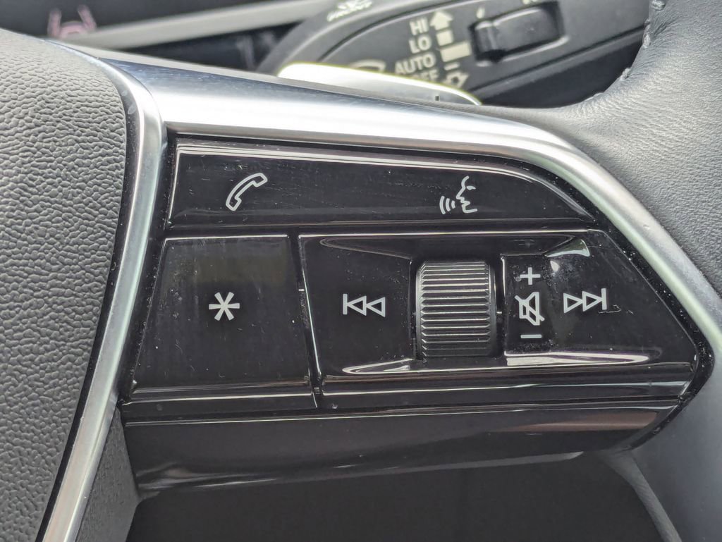 Used 2021 Audi e-tron Premium Plus w/ Premium Plus Package AWD/4WD image 27