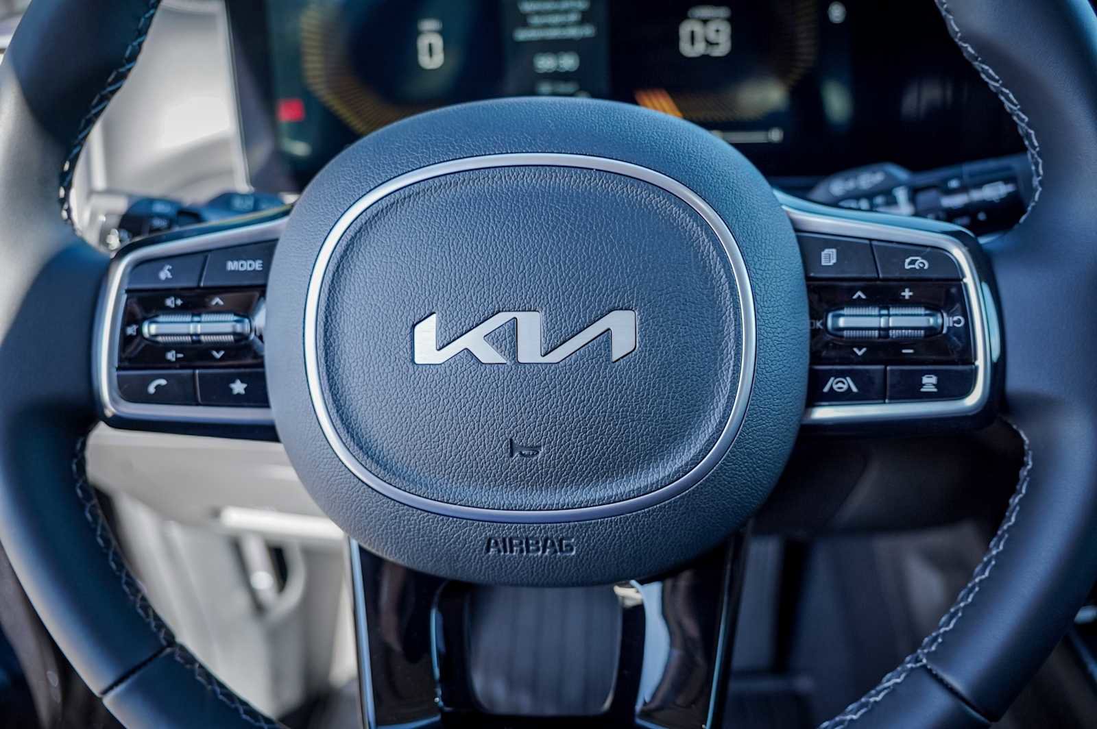 Certified 2025 Kia Sorento EX w/ Panoramic Sunroof Package image 14