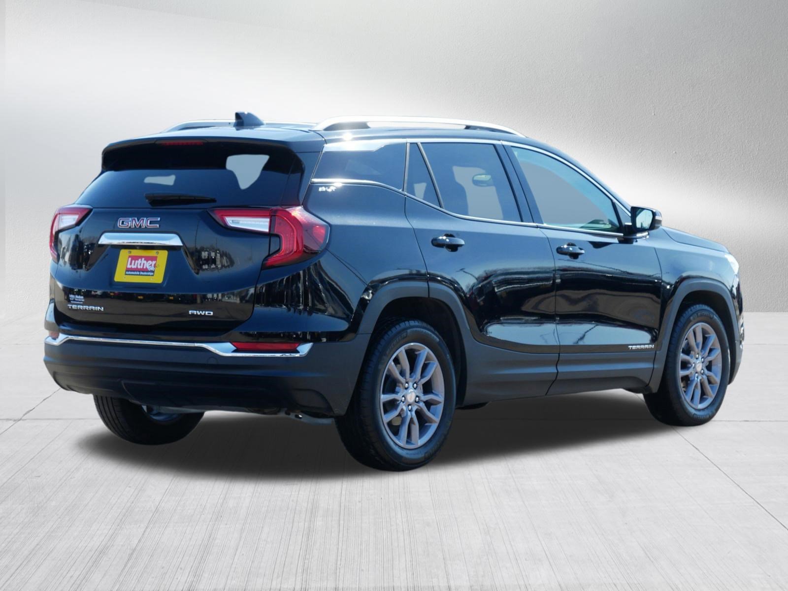 Used 2024 GMC Terrain SLT w/ Infotainment Package II image 7