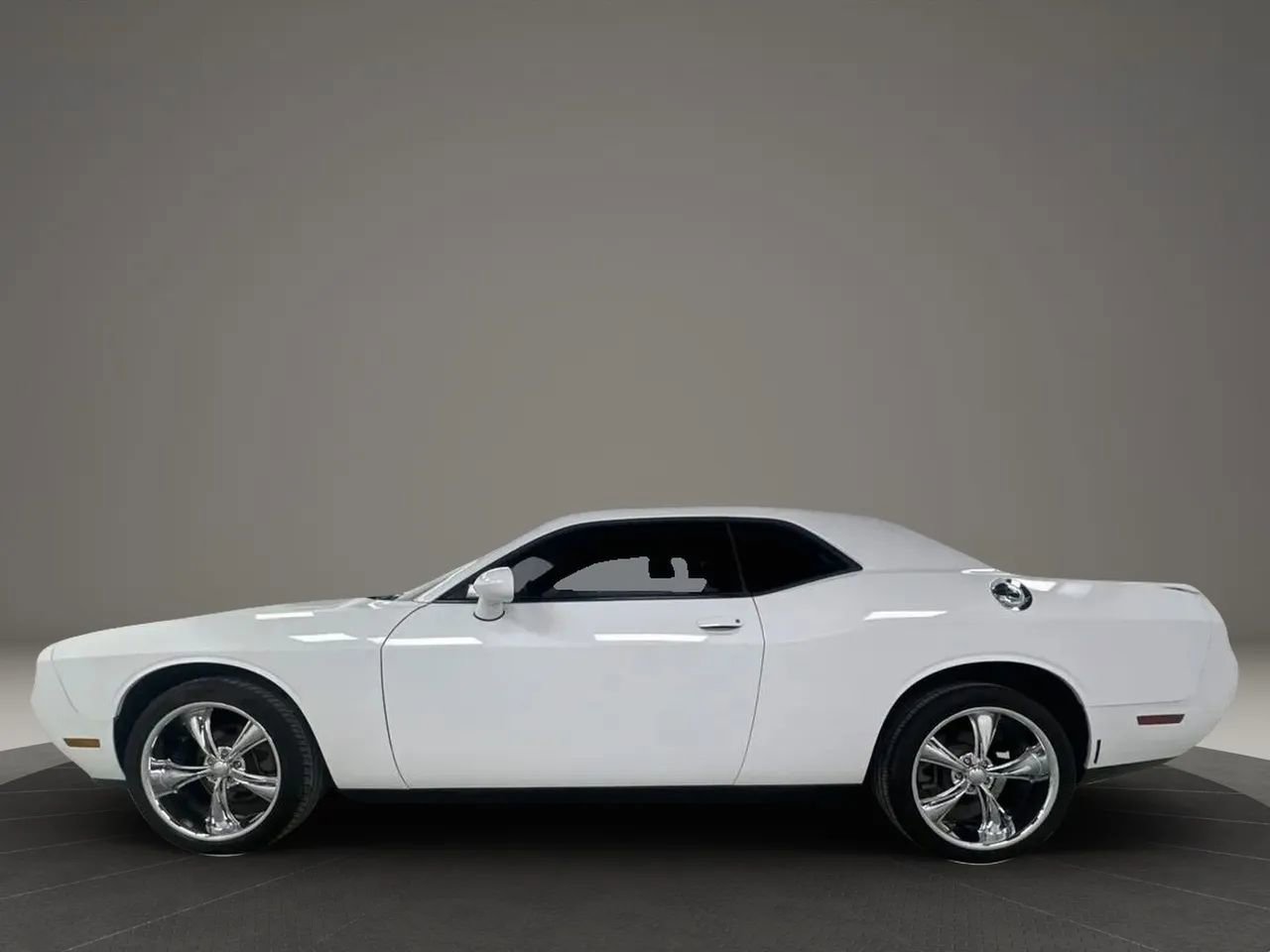 Used 2014 Dodge Challenger SXT w/ Sound Group RWD image 2