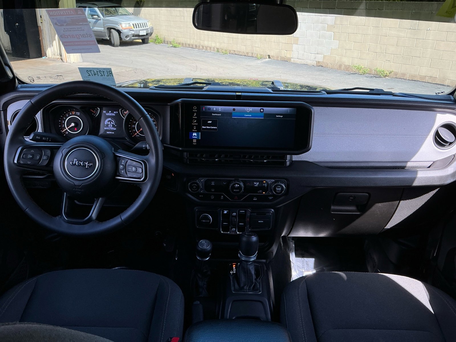 Used 2024 Jeep Gladiator Sport image 15