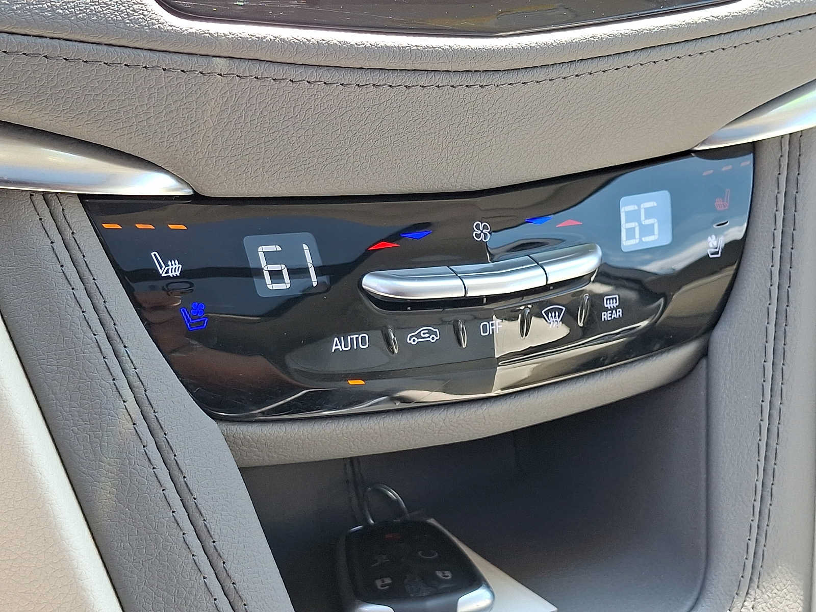 Used 2024 Cadillac XT5 Premium Luxury w/ Technology Package AWD/4WD image 17