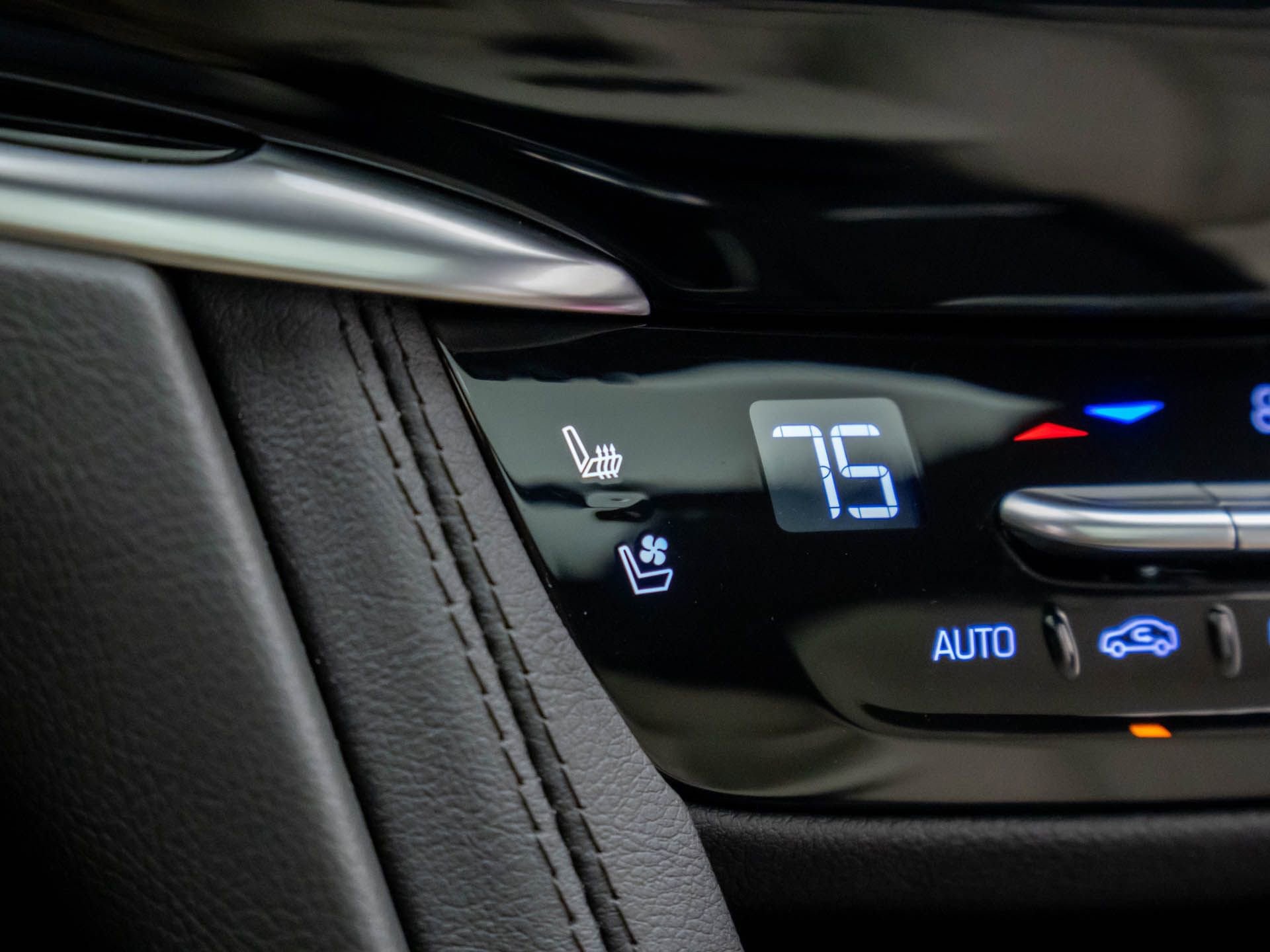 Certified 2024 Cadillac XT6 Sport w/ Technology Package image 31