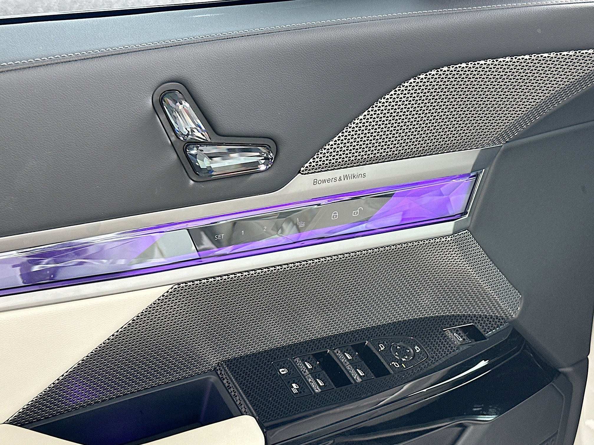 Used 2023 BMW 740i w/ Executive Package image 18