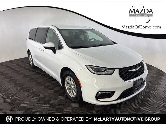 Used 2023 Chrysler Pacifica Touring-L FWD image 1