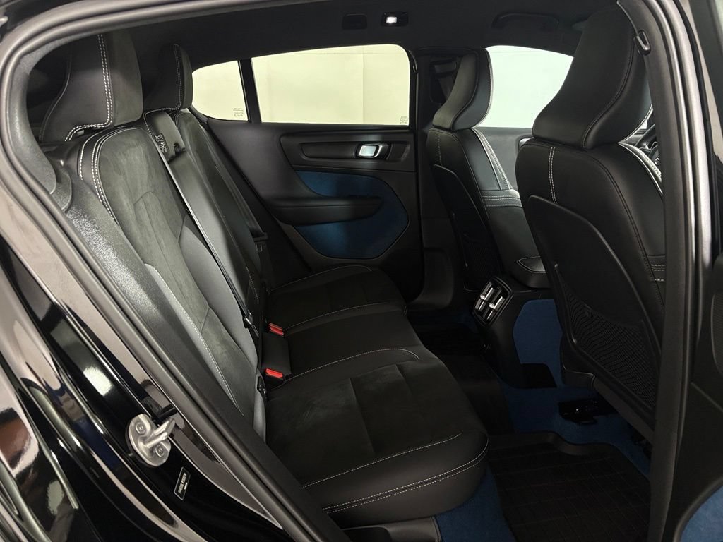 Used 2023 Volvo C40 P8 Recharge Plus AWD/4WD image 39