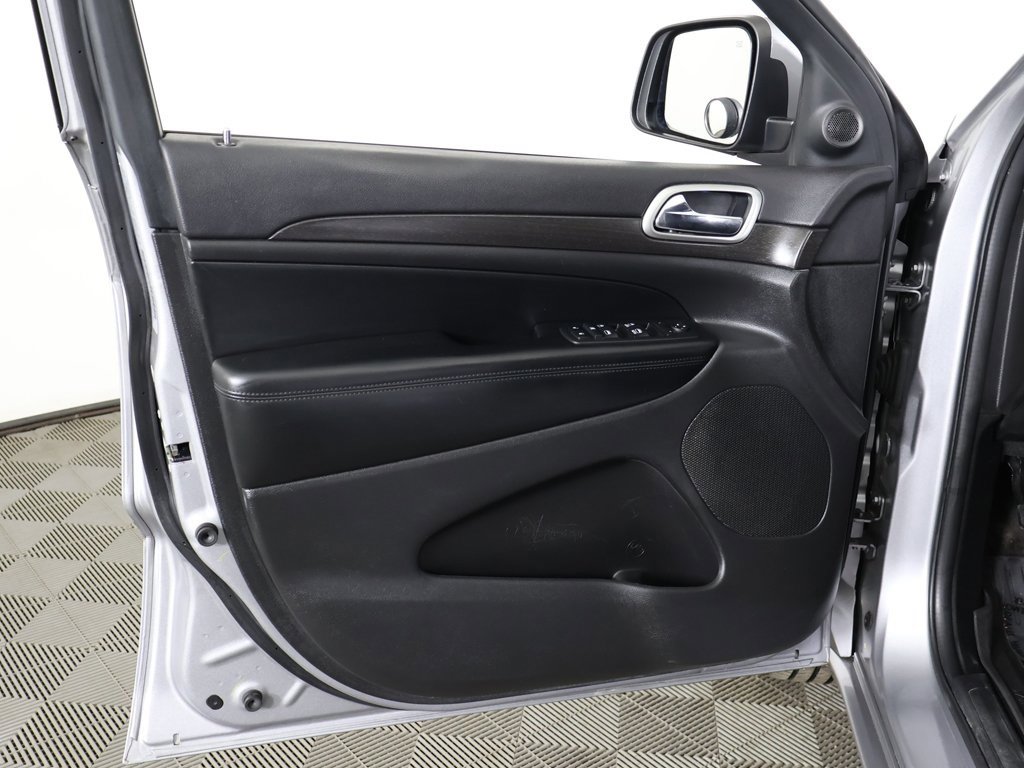 Used 2017 Jeep Grand Cherokee Altitude image 23