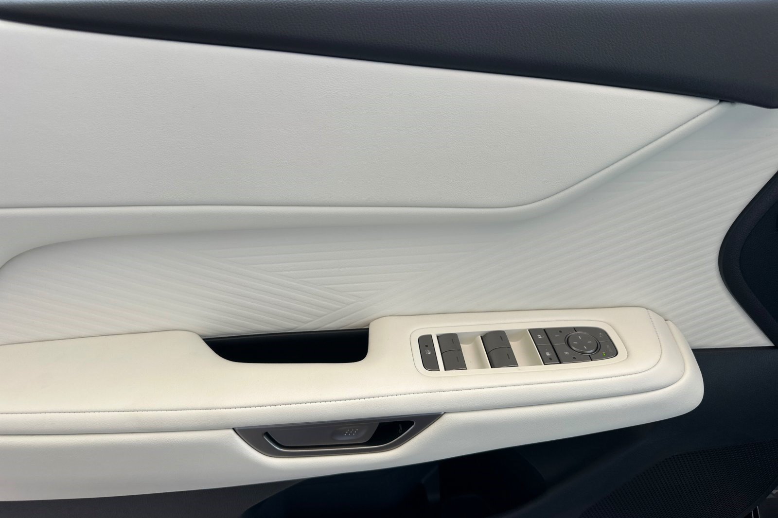 New 2026 Lexus ES 350e w/ Convenience Package FWD image 14