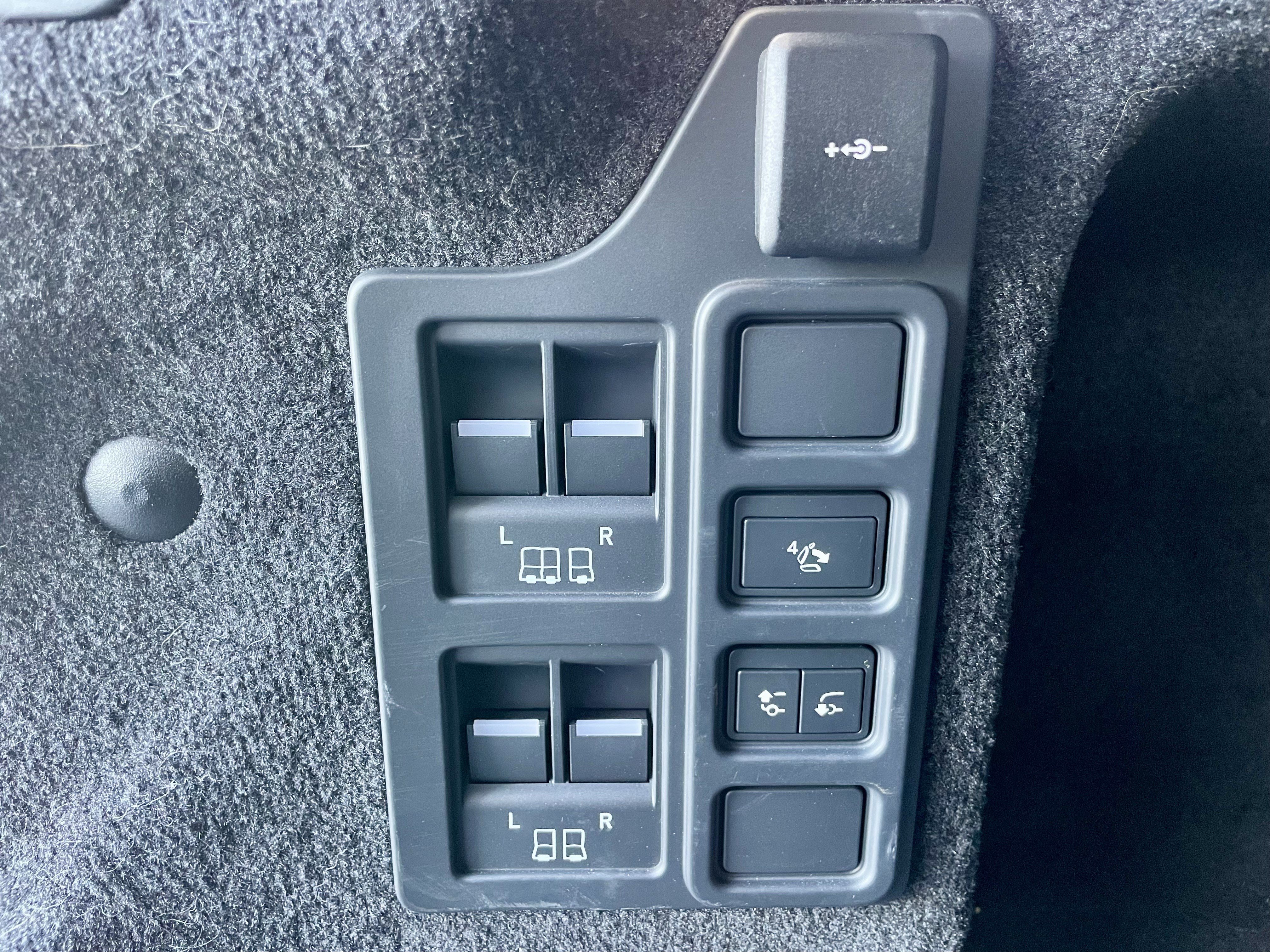 New 2026 Land Rover Discovery Limited Edition AWD/4WD image 40