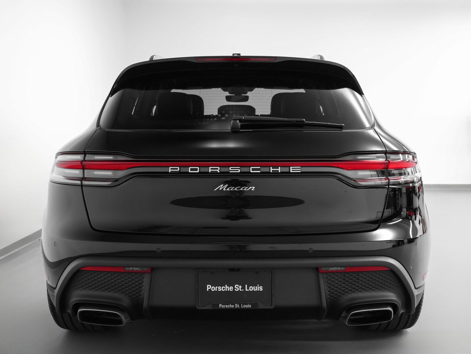 Certified 2025 Porsche Macan image 11
