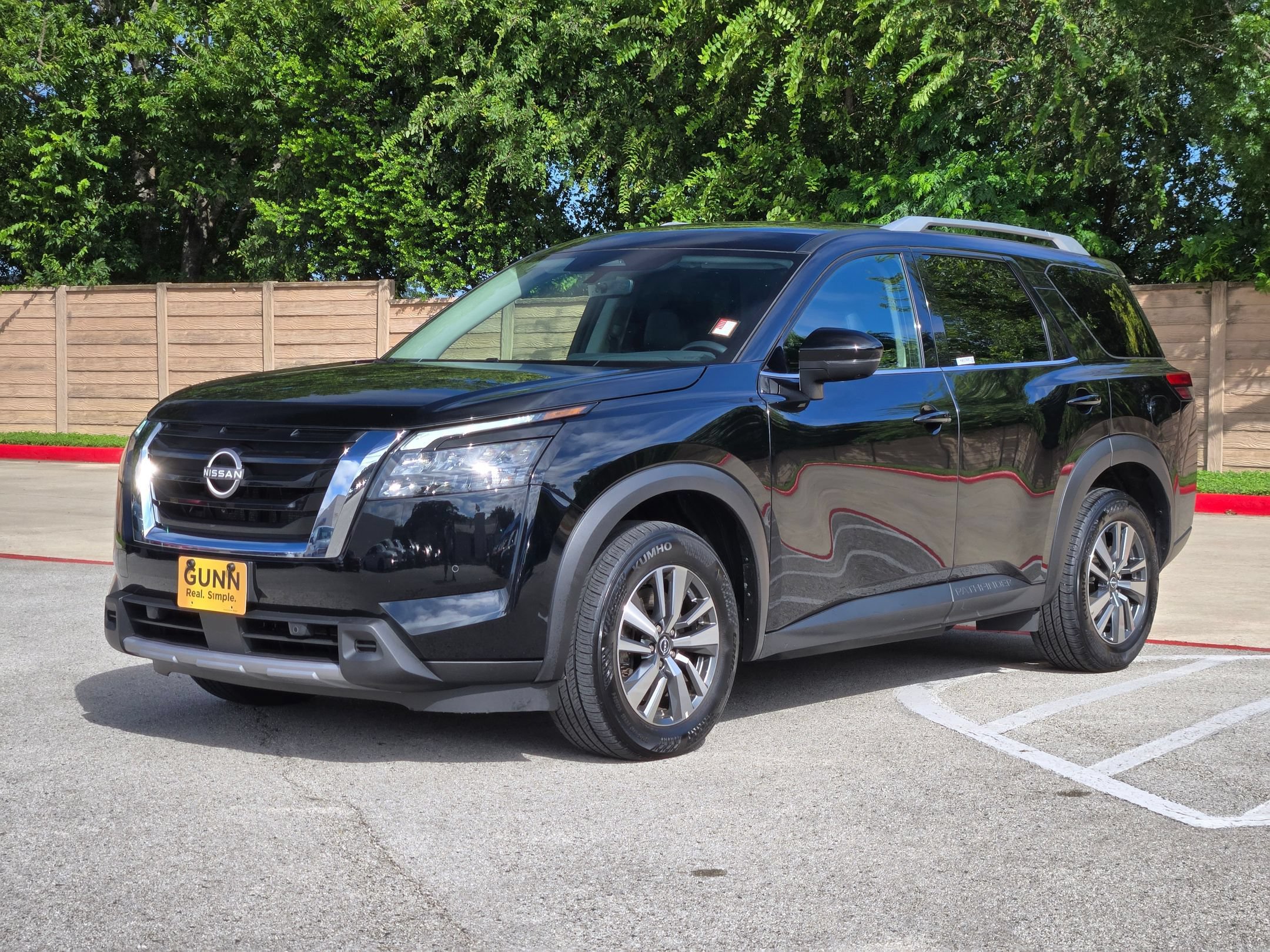 Used 2025 Nissan Pathfinder SL AWD/4WD image 7