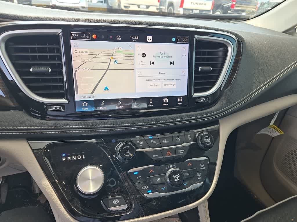 Used 2023 Chrysler Pacifica Limited FWD image 13