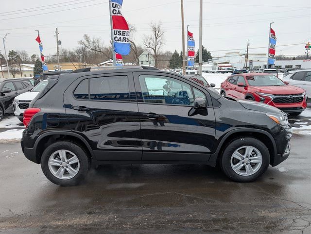 Used 2022 Chevrolet Trax LT w/ LT Convenience Package image 6