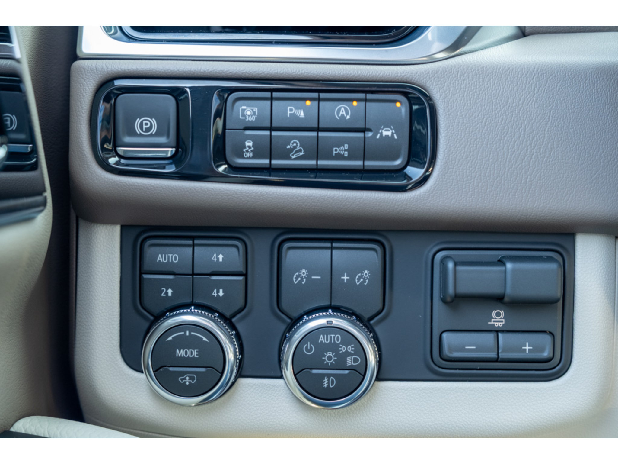 New 2026 GMC Yukon Denali w/ Sun & Power Step Package AWD/4WD image 30
