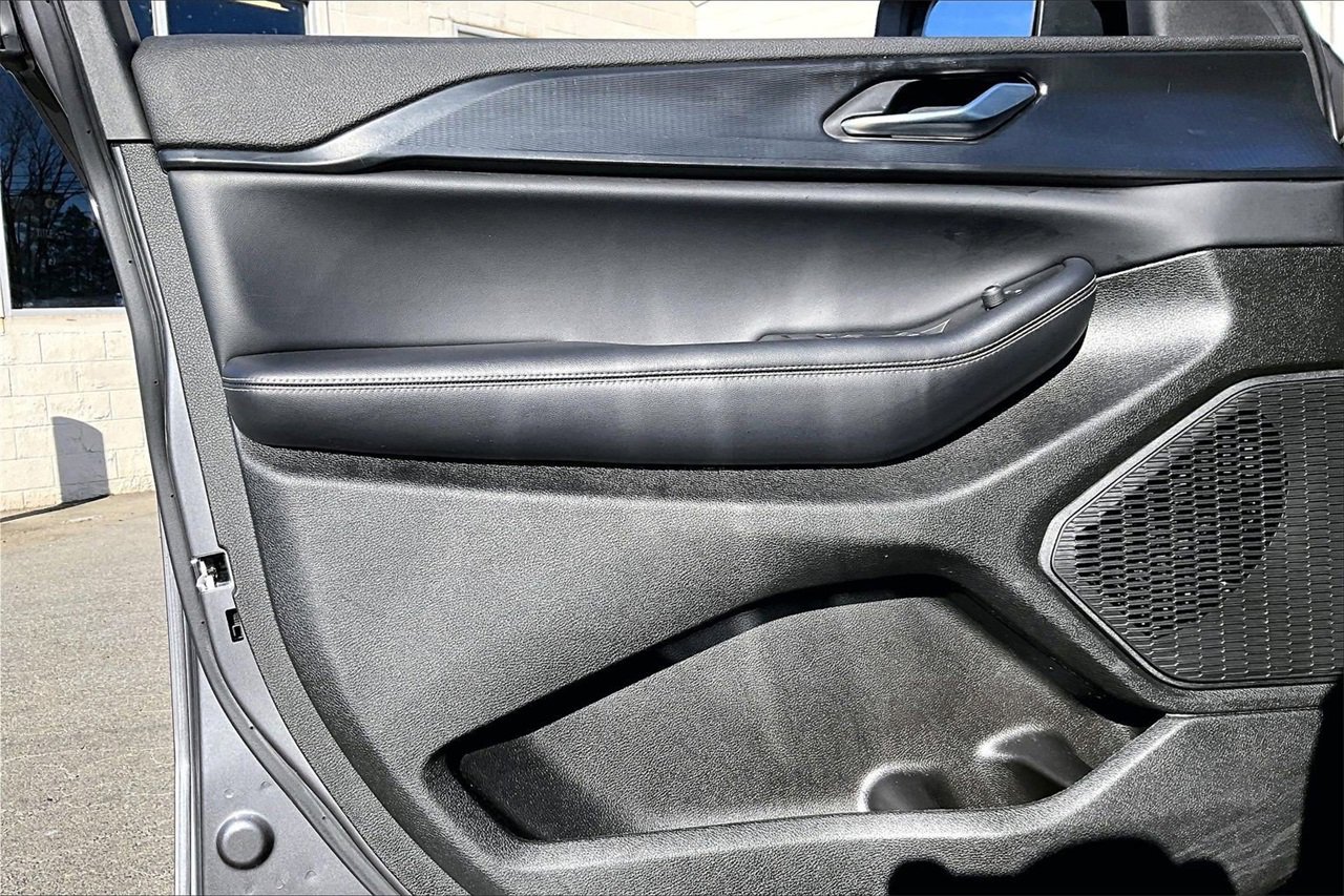 Used 2023 Jeep Grand Cherokee Laredo X image 26