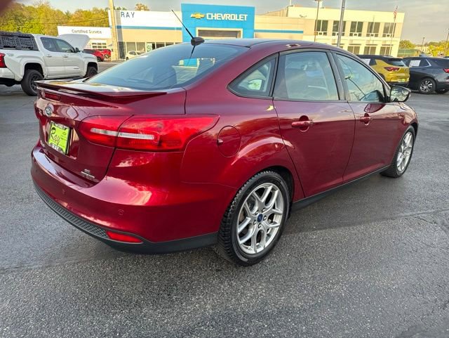 Used 2015 Ford Focus SE w/ Equipment Group 201A FWD image 3