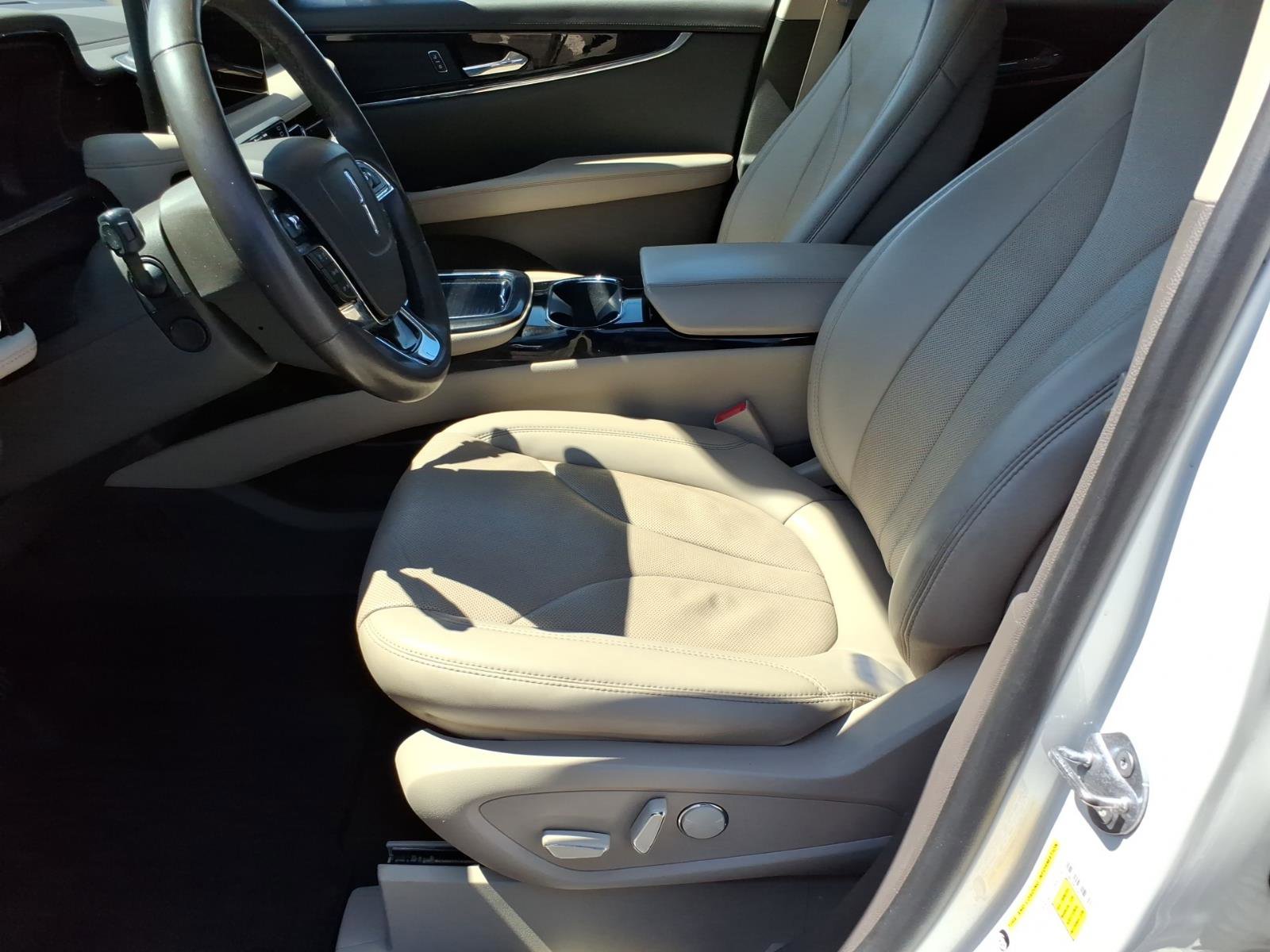 Used 2023 Lincoln Nautilus Reserve AWD/4WD image 13