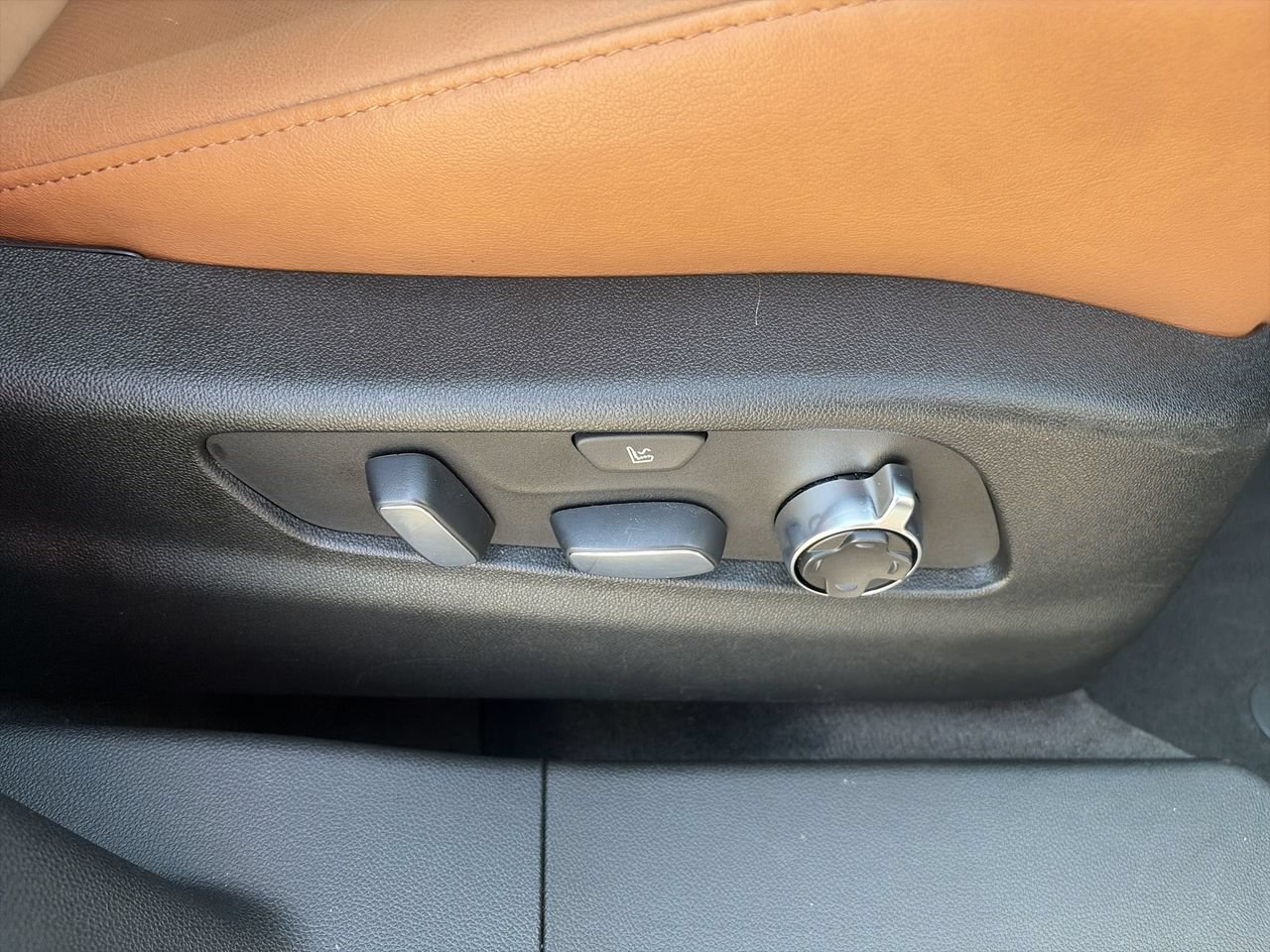 Used 2021 Cadillac XT4 Premium Luxury FWD image 37