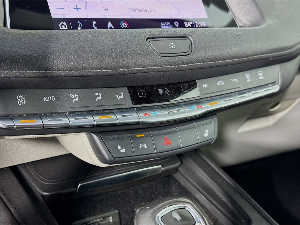 Used 2019 Cadillac XT4 Luxury w/ Cold Weather Package FWD image 16