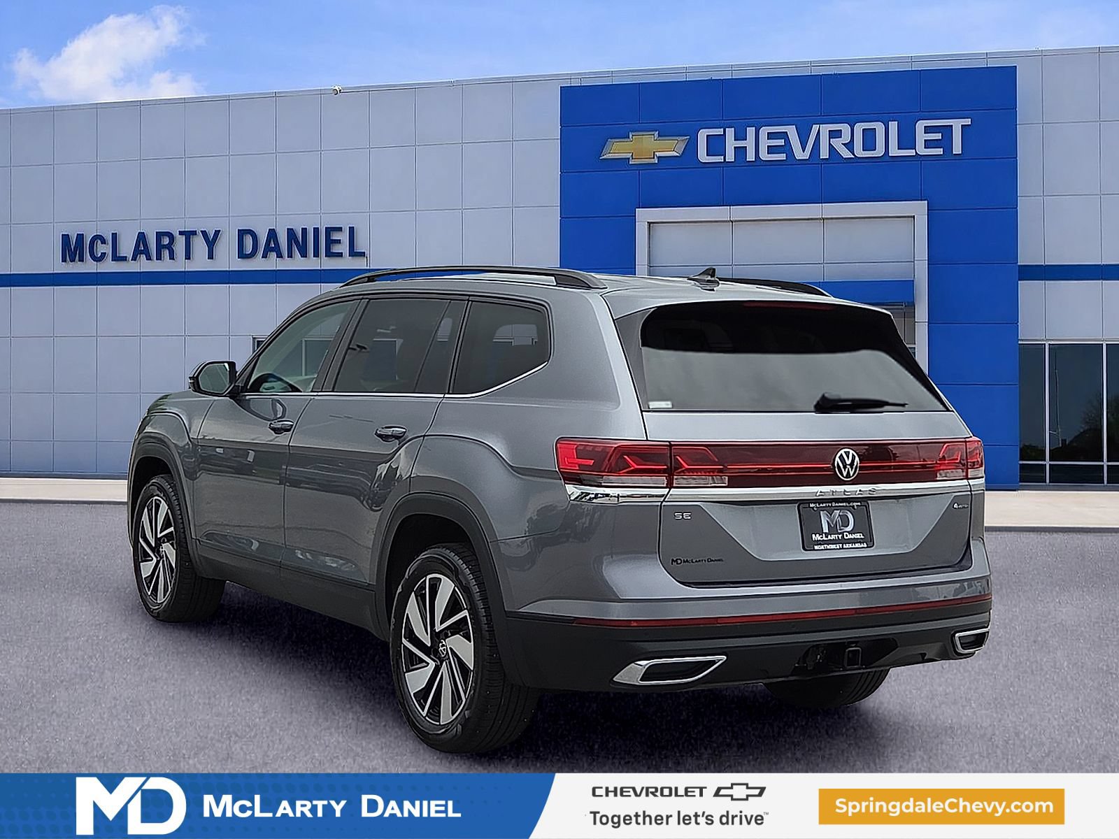Used 2025 Volkswagen Atlas SE AWD/4WD image 4