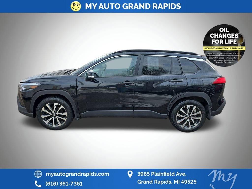 Used 2024 Toyota Corolla Cross XLE w/ Convenience Package image 4