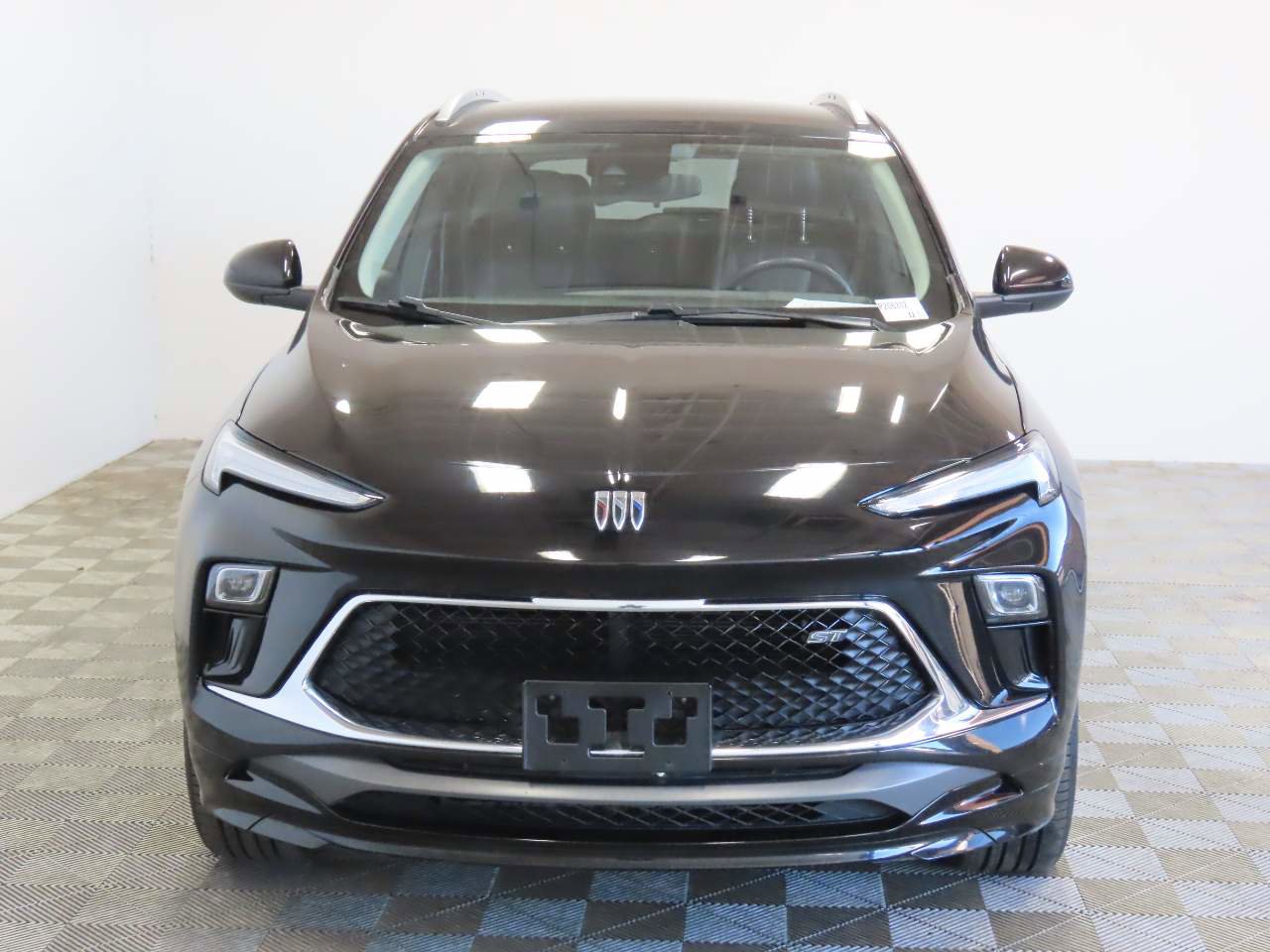 Used 2024 Buick Encore GX Sport Touring image 2