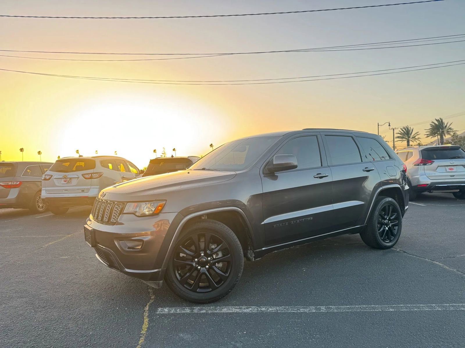 Used 2018 Jeep Grand Cherokee Altitude image 2