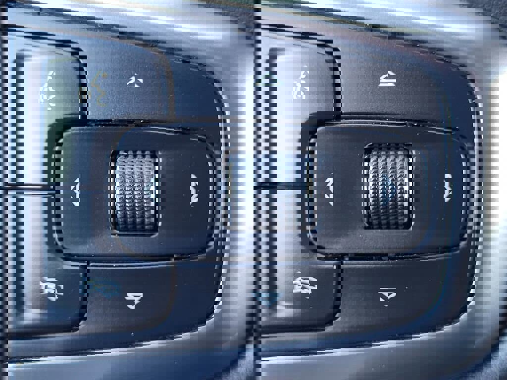 Certified 2024 Chevrolet Suburban LT image 12