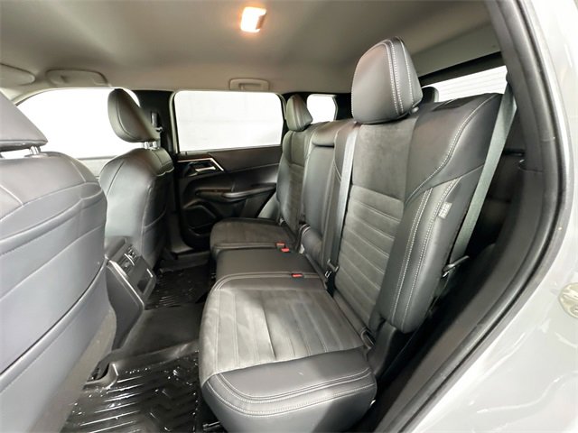 Used 2024 Mitsubishi Outlander SE image 25